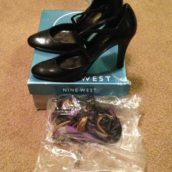 🍸Just Reduced🍸EXTREMELY UNIQUE Nine West Heel. - Picture 3 of 4