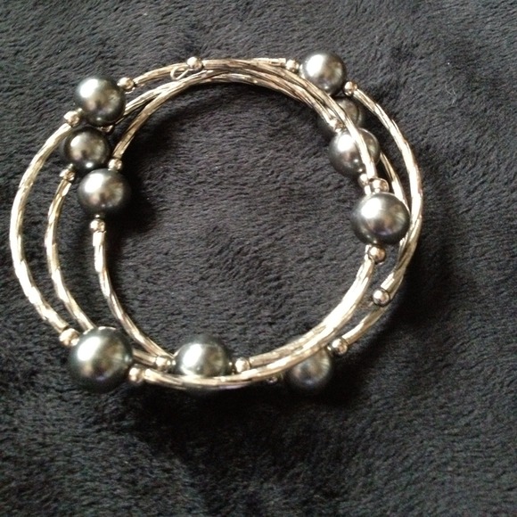 Gray pearl and in one circular connection
