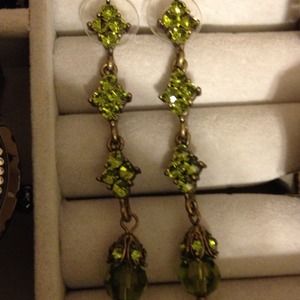 🎀Sage green earrings & jade heart bundle !