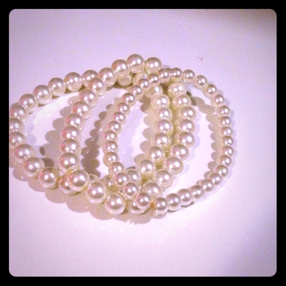 Pearl wrist decor
