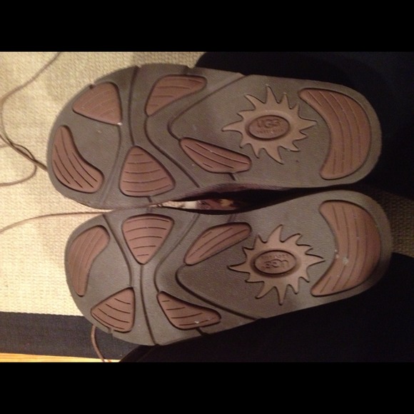 🌼SOLD! Chestnut Brown lace up Uggs w fur - Picture 4 of 4