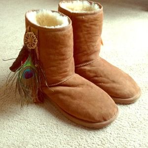 Short koolaburra boots