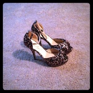 Silky leopard print heels