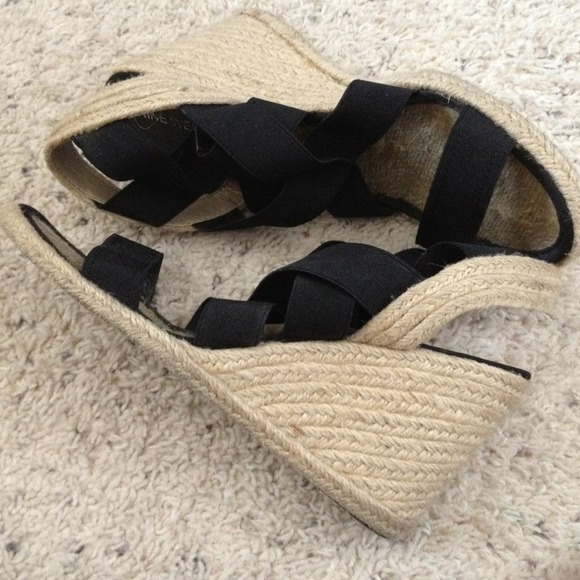 nine west wedge shoes with garter strap - Picture 2 of 4