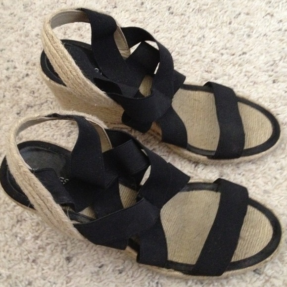 nine west wedge shoes with garter strap - Picture 4 of 4