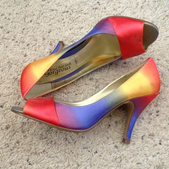 multi colored high heeled shoes. - Picture 2 of 4