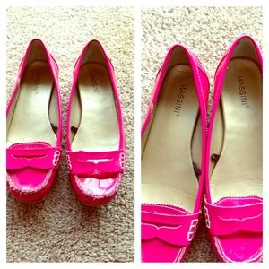 Bright pink Massini flats