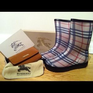 Burberry rain boots size 7