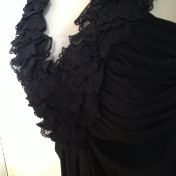 ✂️50%off✂️Maggy London Dress. - Picture 3 of 4