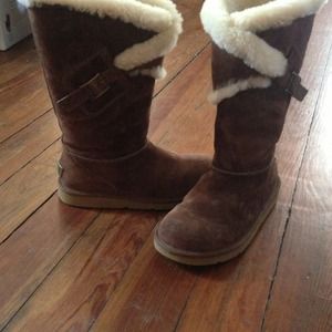 REDUCED!! UGG boots brown size 6 Buckle