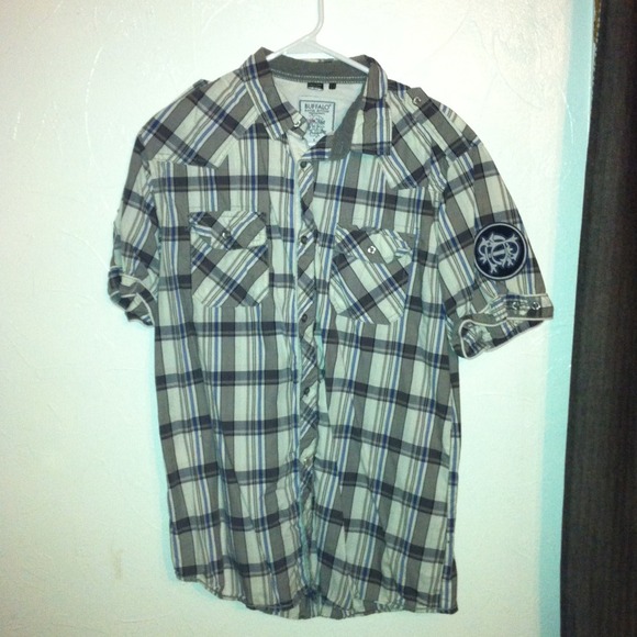 Men's short sleeve plaid dress shirt.