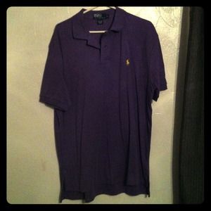 Men's cotton collared shirt.