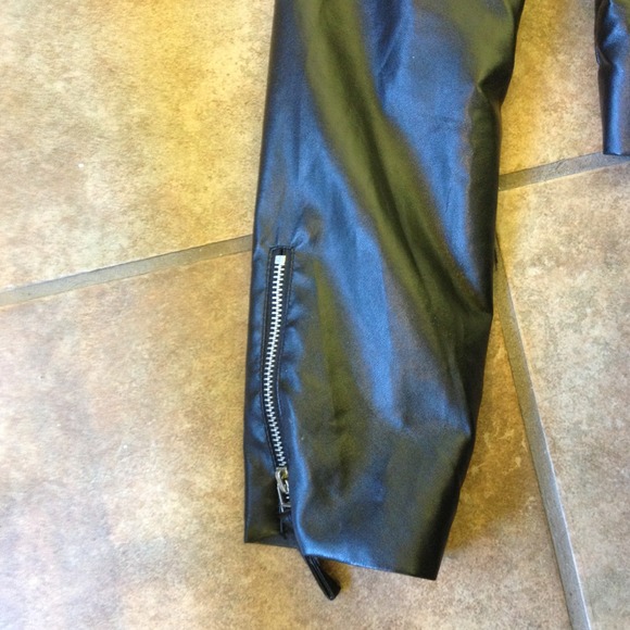 💢SOLD💢 Black leather moto jacket - Picture 3 of 4