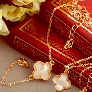 ❌SOLD❌💎2 PIECES SET NECKLACE & BRACELET💎