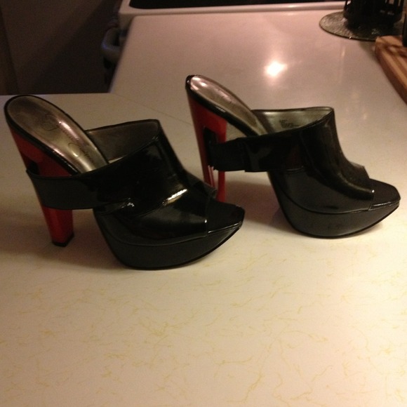 Jessica Simpson heels