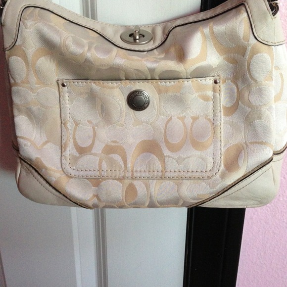 Really pretty Coach purse - Picture 2 of 3