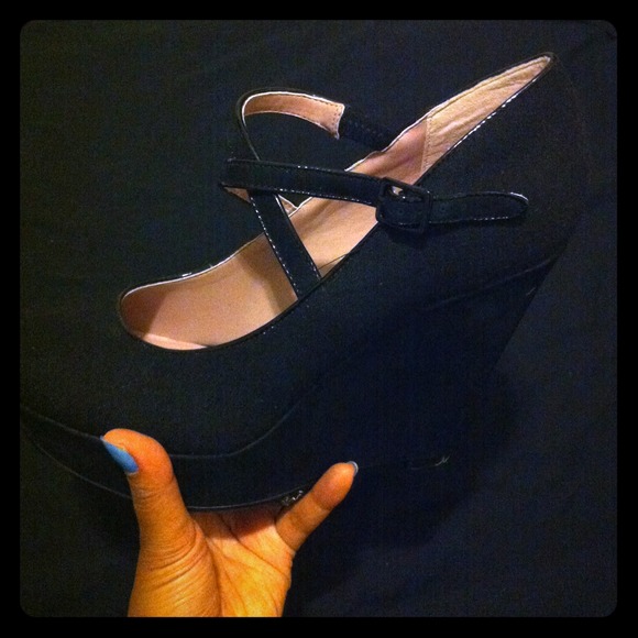 French Connection Wedge shoes - Picture 1 of 4