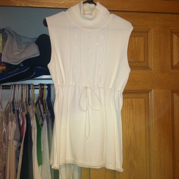 Sleeve less Turtleneck Sweater