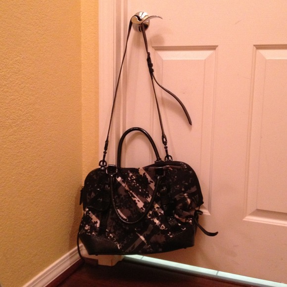 HOST PICKπππAuthentic Burberry handbag - Picture 2 of 4