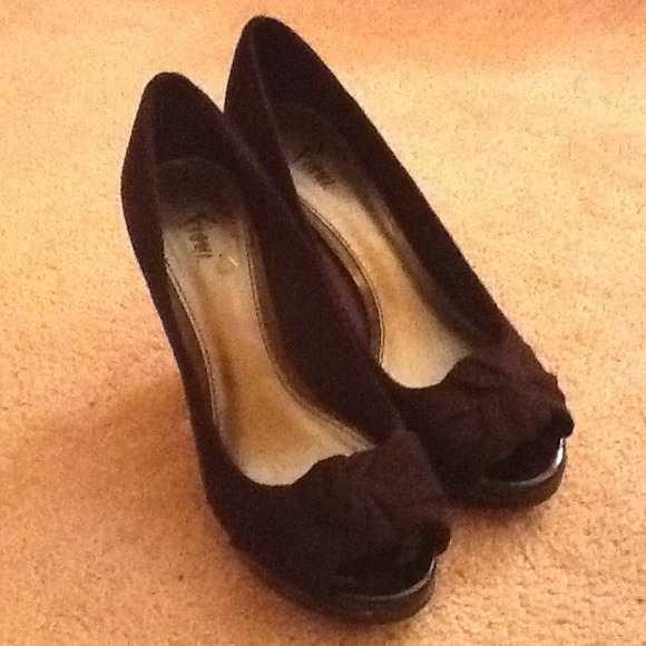 Simple black heels