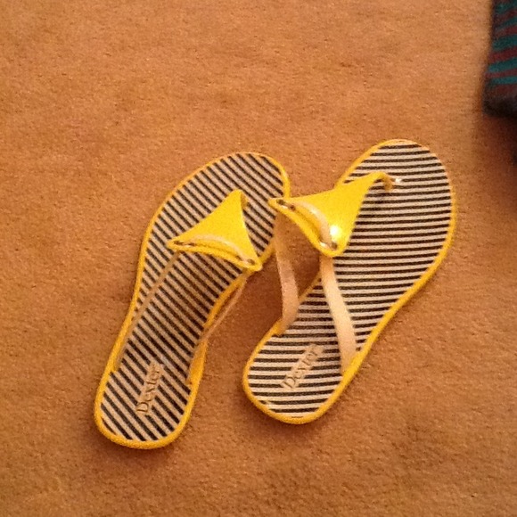 Dexter sandals