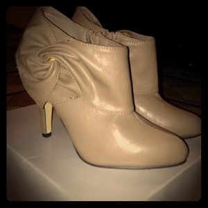 Tan/ nude booties