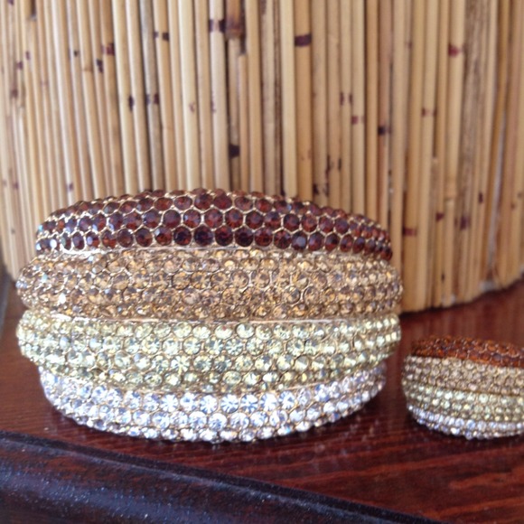 Accessories - Picture 2 of 4