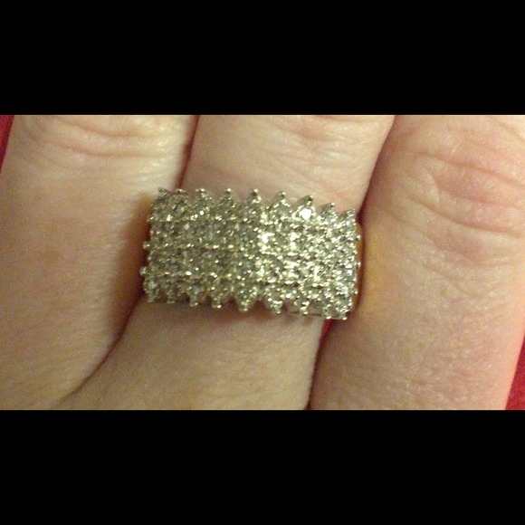 (REDUCED) DIAMOND Ring 10 Karat GOLD!!!!! - Picture 2 of 4