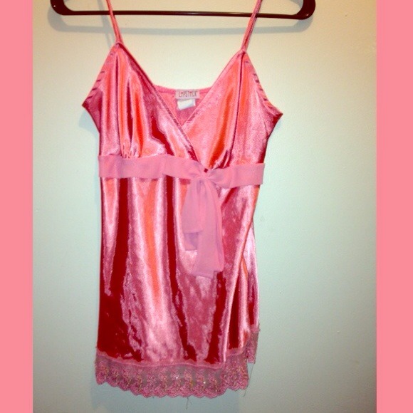 Lovely silk coral camisole with 🎀 & beaded trim - Picture 1 of 2