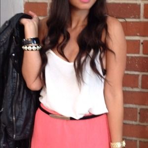 Brandy Melville Tops - White flowy tank SOLD to @fabicase Brandy Melville Tops - White flowy tank SOLD to @fabicase