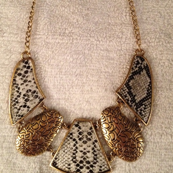 TRADED!snake print and antique gold style necklace