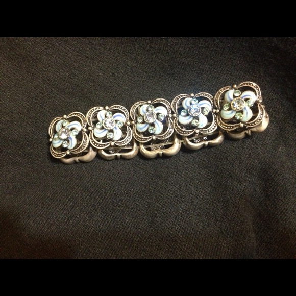 💢 SOLD 💢 Blue stretch bracelet