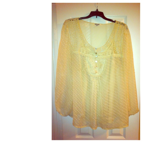 💢SOLD💢GORGEOUS sheer, ivory colored top ! ❤