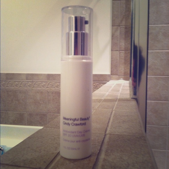 Meaningful Beaty Cindy Crawford day creme