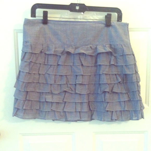 REDUCED! Old Navy bl chambray ruffled skirt size 6