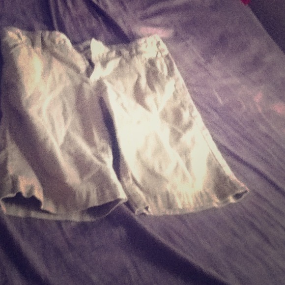 Youth kaki shorts.