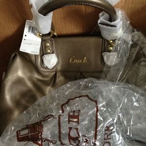 Large Ashley satchel coach !