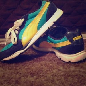 HALF PRICE!!Puma shoes in very good condition $10