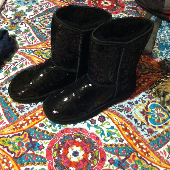 *****Reserved for addybellot****BLACK SPARKLY UGGS