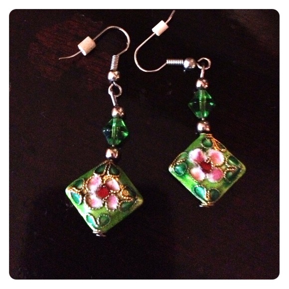 Own to much costume jewelry - Picture 1 of 1