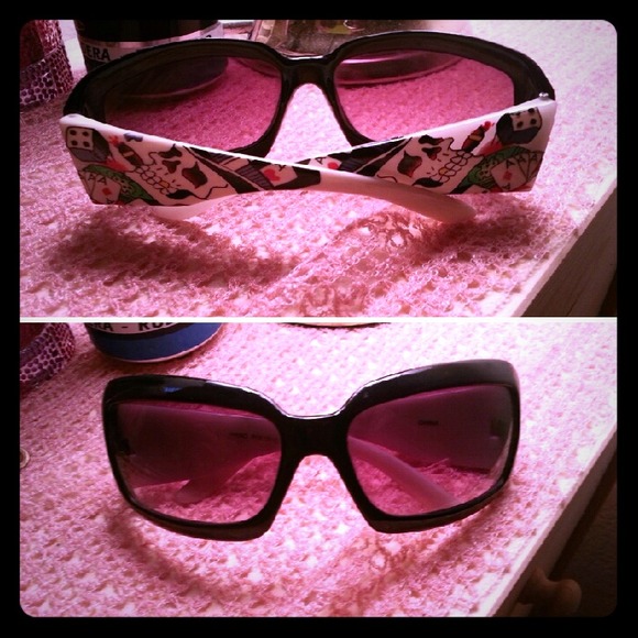 ⚡SOLD⚡Black Framed Skull Sunglasses