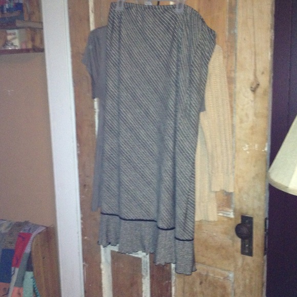 Xl ankle length shirt. - Picture 1 of 3