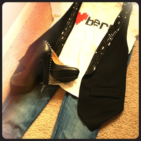 ▪▫◾◽ SOLD Allen B Schwartz Studded Vest 🌟💎🌟