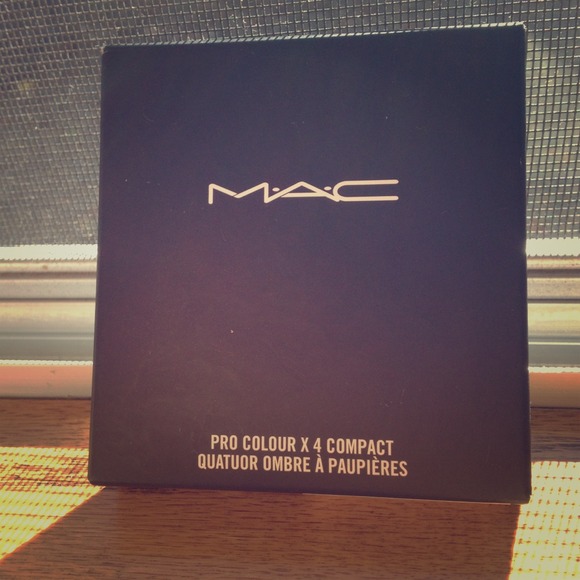 MAC Pro Colour x4 Compact