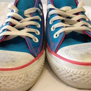 Blue converse with neon pink stitching