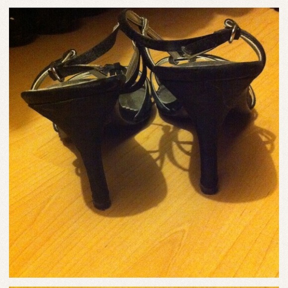 GONE RAMPAGE black low heel Sandles - Picture 2 of 3