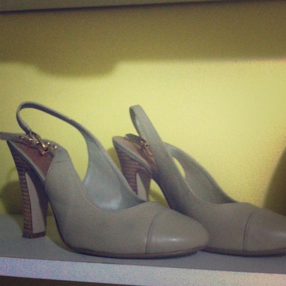 Nude sling back pumps