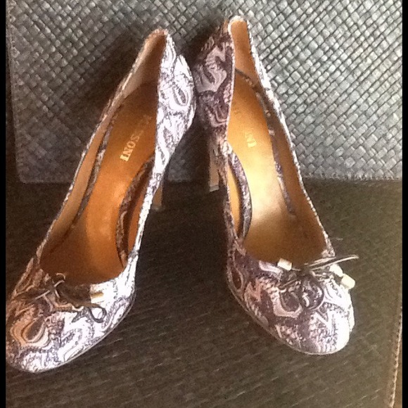 Missoni Shoes - 🎉$20 Thursday Sale🎉Authentic Missoni shoe