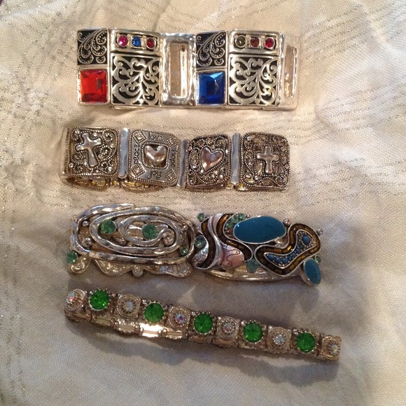 N/A Jewelry - Beautiful Bundle of Bracelets