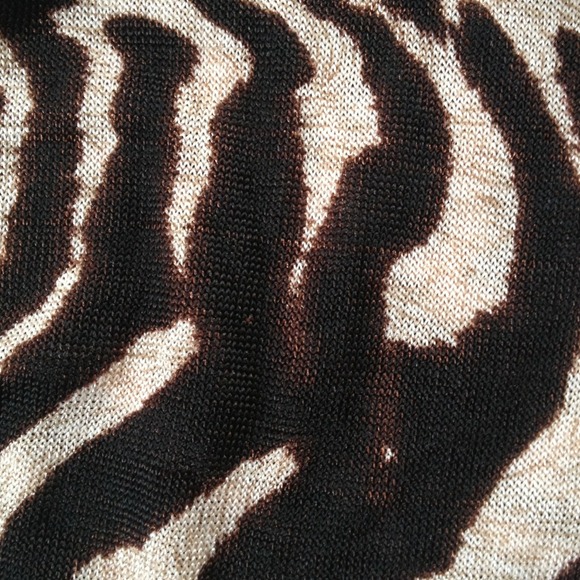 💚TRADED with @deeannatodd💚Animal print top - Picture 4 of 4